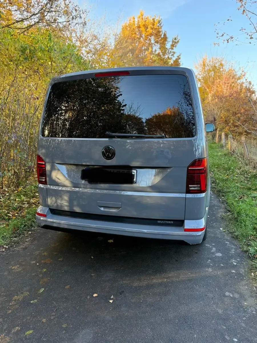 Gebraucht VW Multivan Generation Six 204 PS (150 kW) 2022 Grau Van / Kleinbus