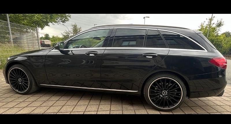 Schwarz Gebraucht 2016 Mercedes C250 Limousine | 15.300 € (Superpreis) - Bild 1/4