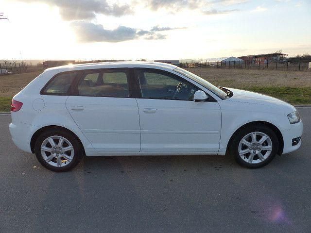 Gebraucht Audi A3 Ambiente 125 PS (91 kW) 2010 Ibisweiss Kleinwagen