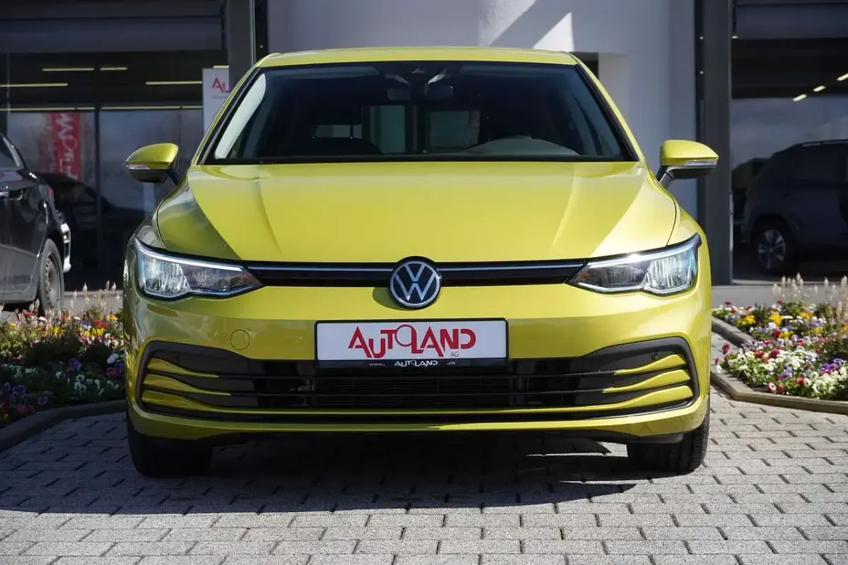 Gebraucht VW Golf VIII 150 PS (110 kW) 2020 Limonengelb Limousine