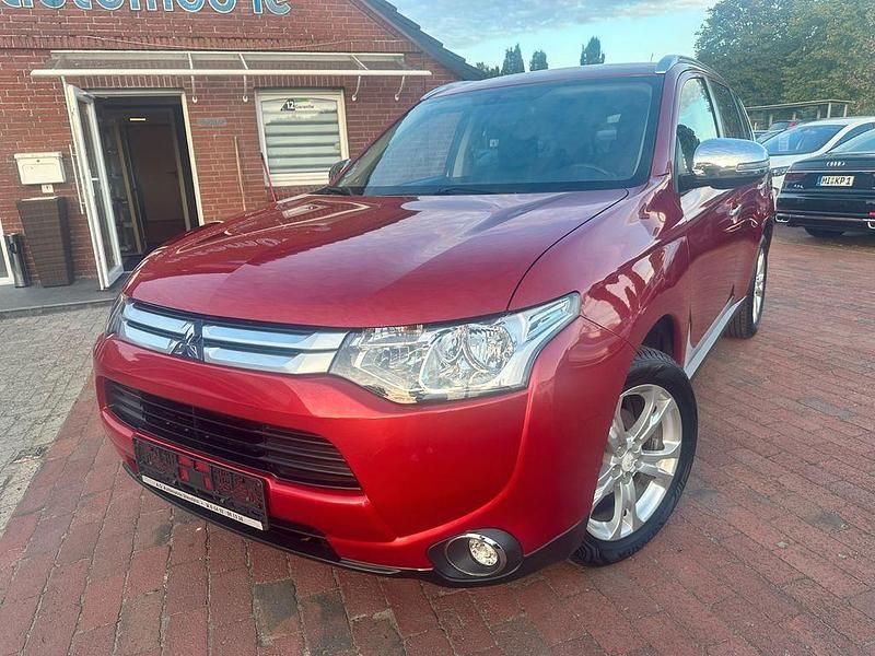 Rot Gebraucht 2015 Mitsubishi Outlander Invite SUV | 11.600 € (Etwas zu teuer) - Bild 1/4