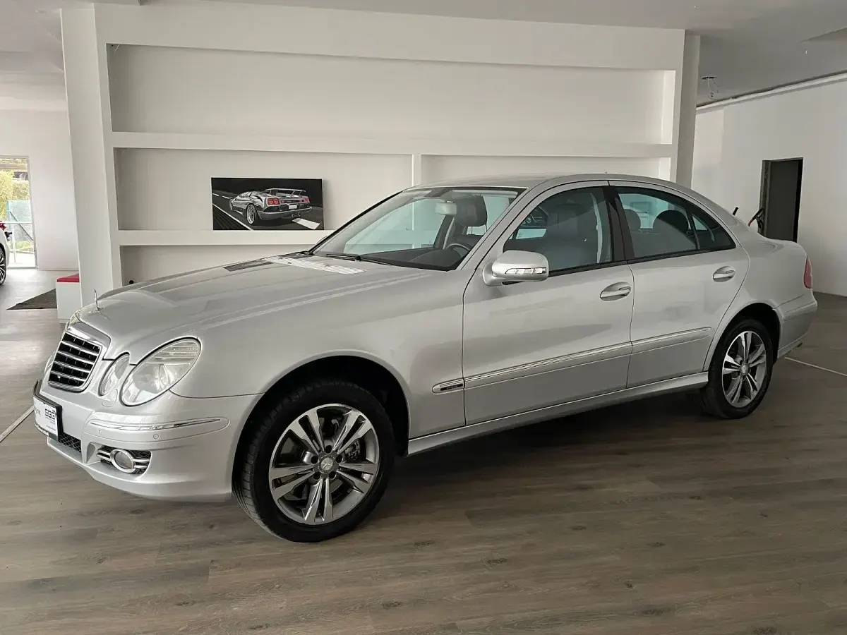 Gebraucht Mercedes E500 387 PS (284 kW) 2008 Silber Limousine