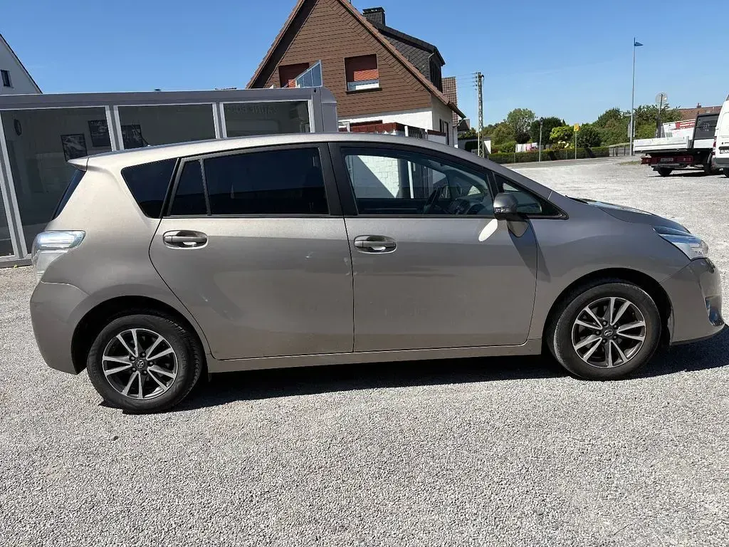 Gebraucht Toyota Verso Comfort 111 PS (81 kW) 2014 Van / Kleinbus