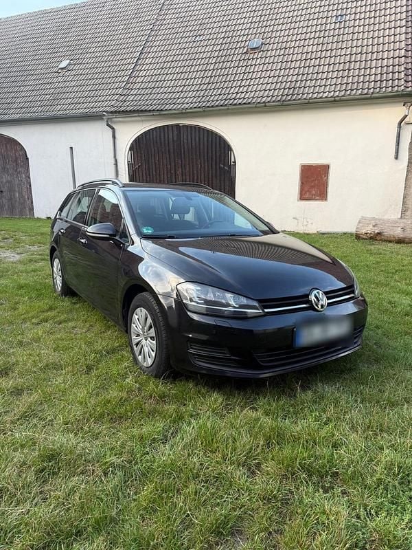 Schwarz Gebraucht 2015 VW Golf VII Kombi | 7.000 € (Etwas zu teuer) - Bild 1/4