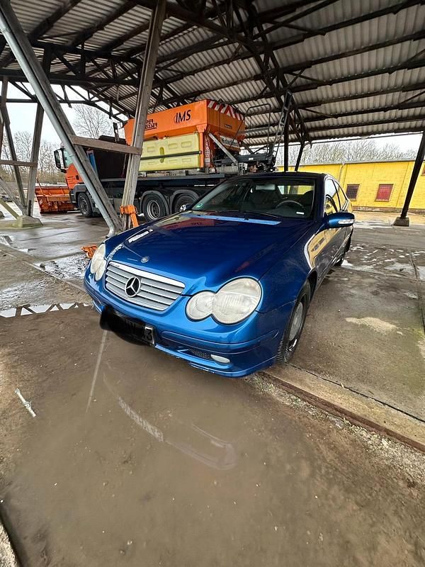 Gebraucht Mercedes C180 142 PS (104 kW) 2003 Blau Coupé