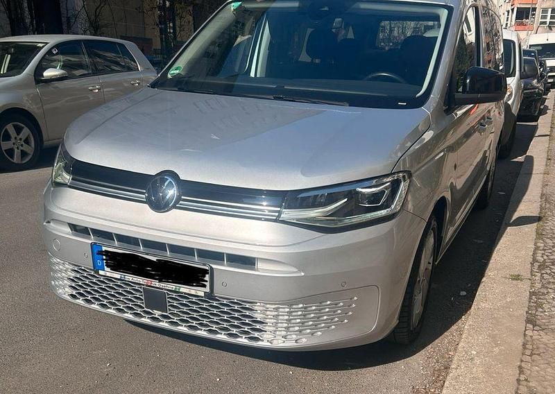 Gebraucht VW Caddy Maxi Dark Label 122 PS (89 kW) 2022 Silber Van / Kleinbus