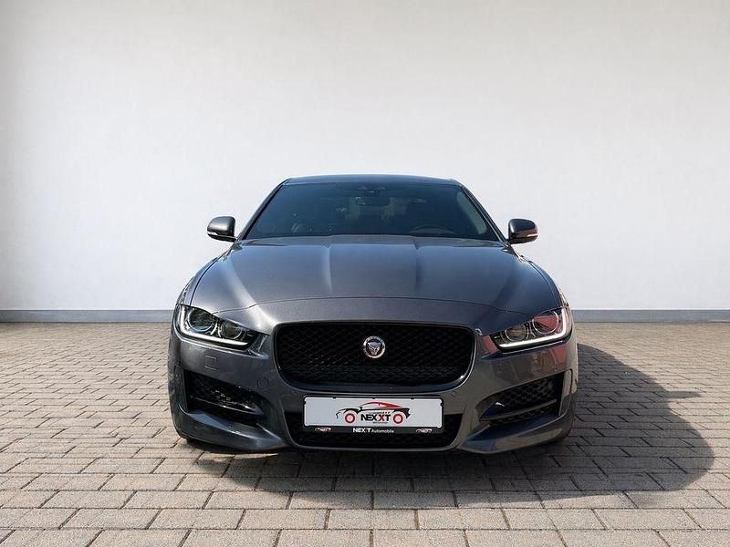 Gebraucht Jaguar XE R-Sport 250 PS (183 kW) 2018 Grau Limousine