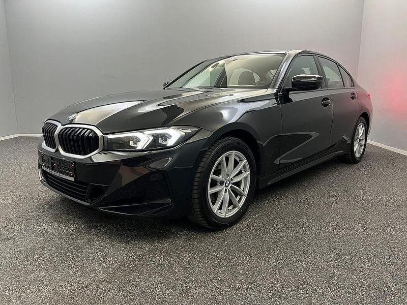 Schwarz Gebraucht 2023 BMW 320 Shadowline Limousine | 32.499 € (Guter Preis) - Bild 1/4