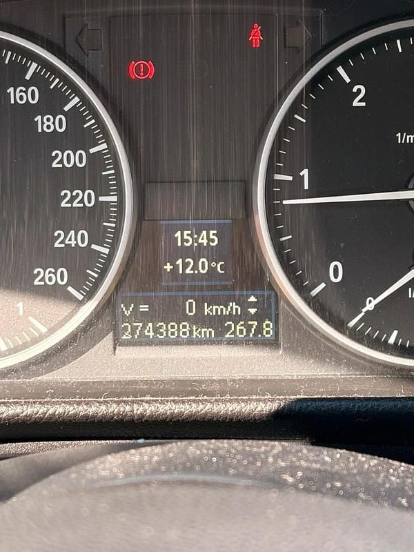 Używany BMW 320 Basis 184 KM (135 kW) 2010 Srebrny Sedan/Limuzyna