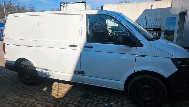 Gebraucht VW Transporter 102 PS (75 kW) 2018 Weiß Van