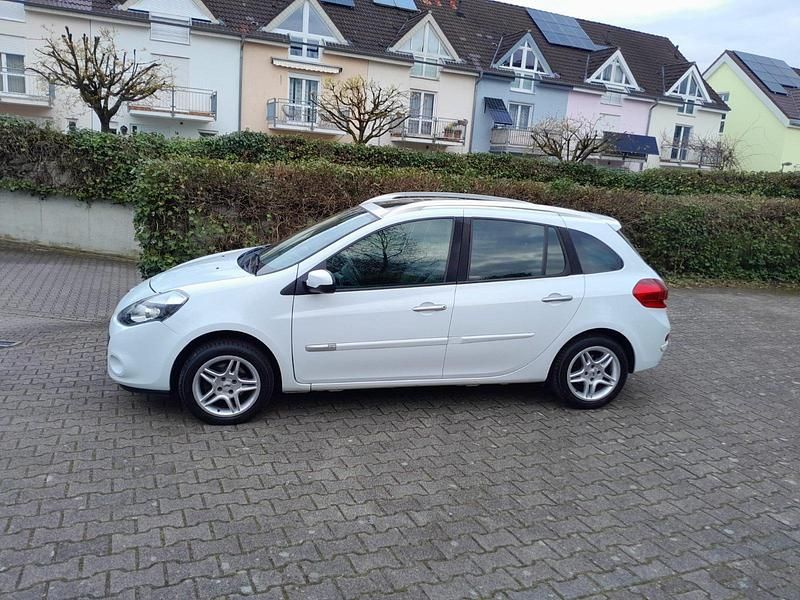 Gebraucht Renault Clio GrandTour 112 PS (82 kW) 2012 Weiß Kombi