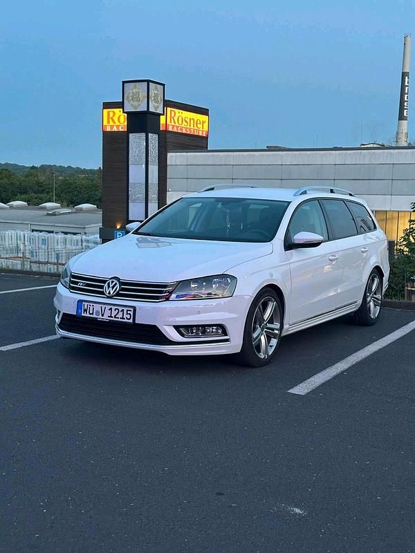 Weiß Gebraucht 2014 VW Passat R-line Kombi | 8.000 € (Fairer Preis) - Bild 1/4