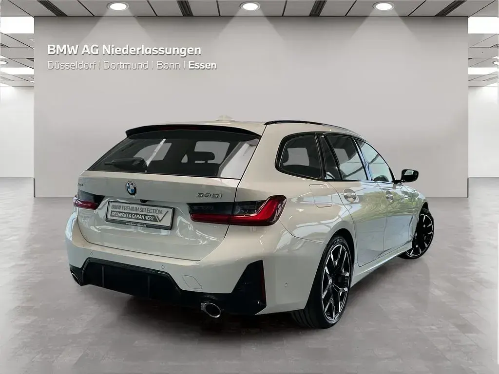 Gebraucht BMW 330 M Sport 258 PS (189 kW) 2025 Weiß Kombi