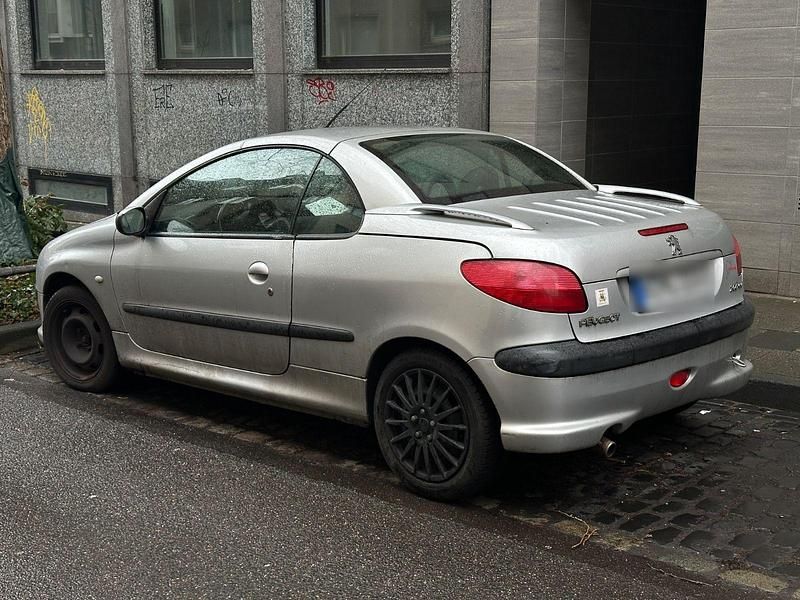 Gebraucht Peugeot 206 CC 109 PS (80 kW) 2002 Silber Cabrio