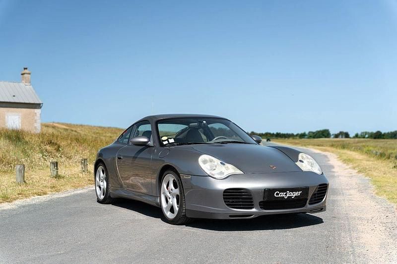 Grau Gebraucht 2003 Porsche 911 Carrera 4S Coupé | 50.900 € (Fairer Preis) - Bild 1/4