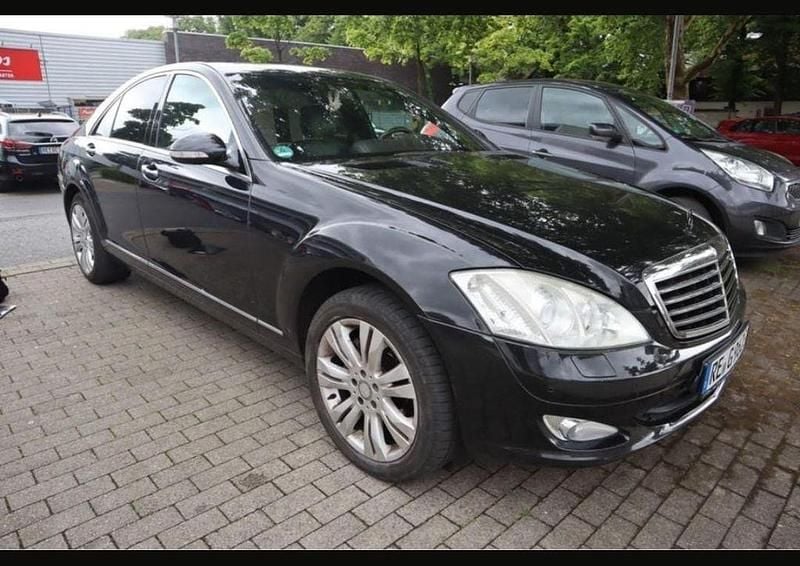 Schwarz Gebraucht 2007 Mercedes 320 Limousine | 7.490 € - Bild 1/4