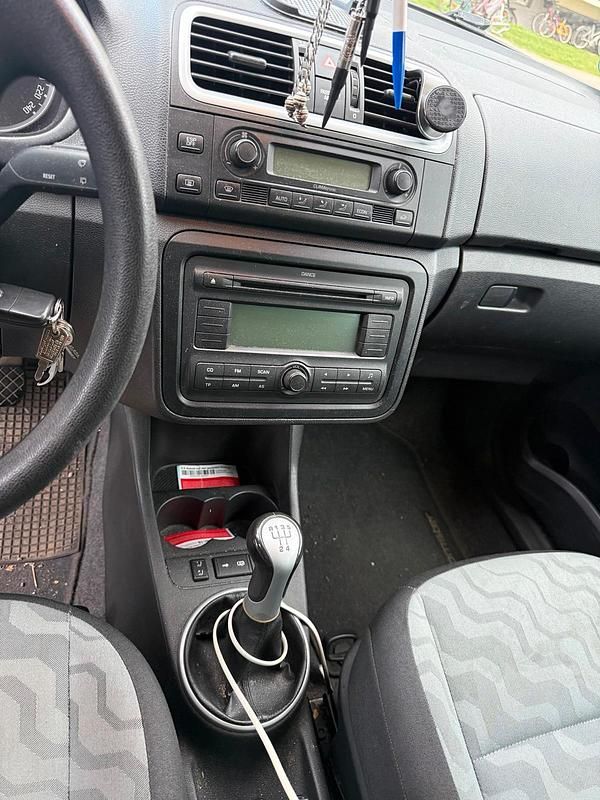 Gebraucht Skoda Fabia 105 PS (77 kW) 2010 Blau Limousine