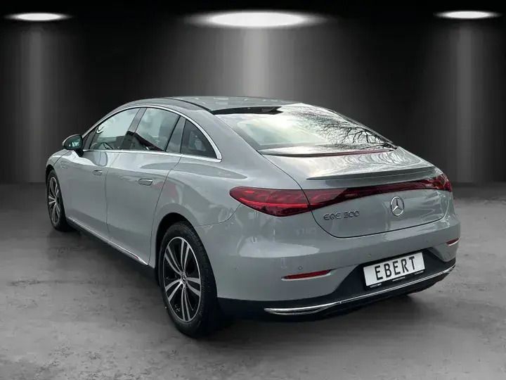 Gebraucht Mercedes EQE300 180 kW (245 PS) 2024 Manufaktur lack alpingrau uni Limousine