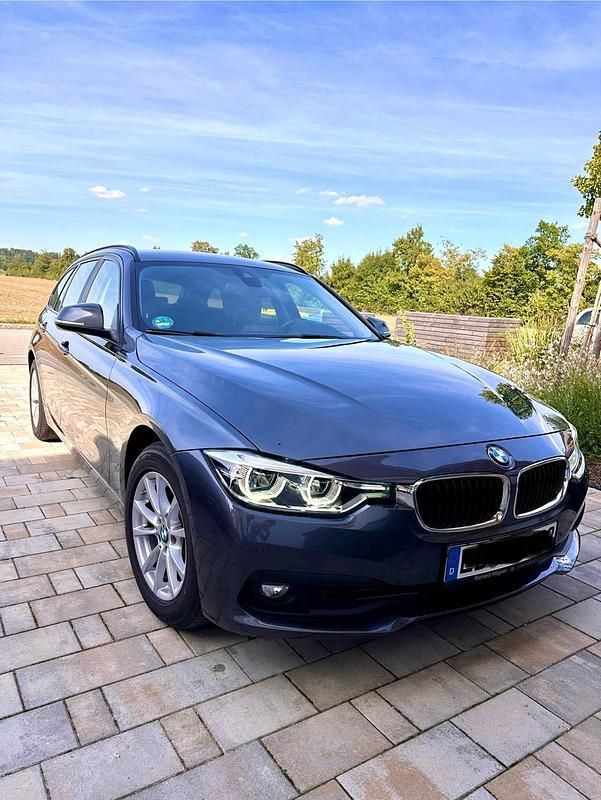 Grau Gebraucht 2019 BMW 318 Advantage Kombi | 17.900 € (Superpreis) - Bild 1/4