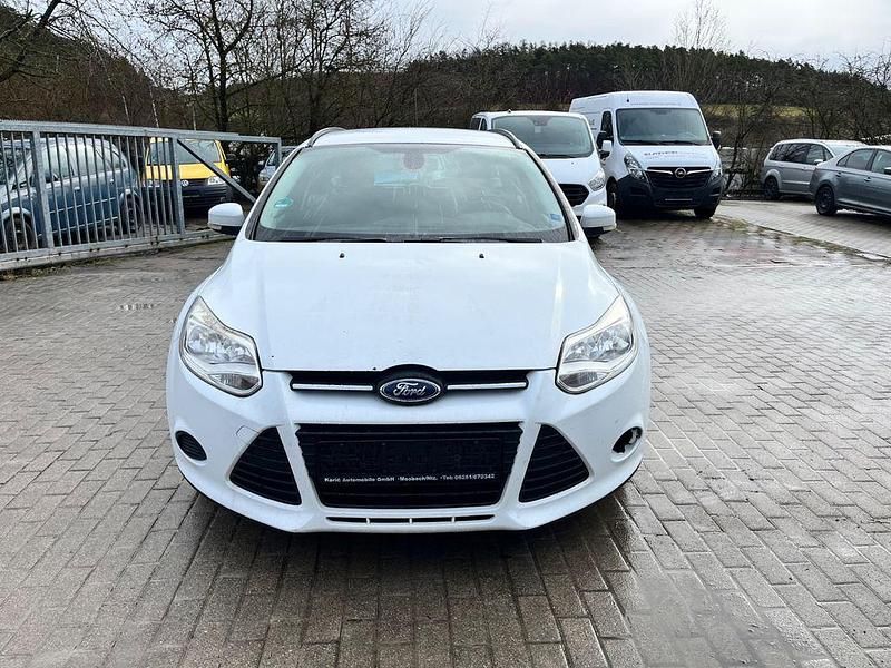 Gebraucht Ford Focus Trend 116 PS (85 kW) 2013 Weiß Limousine