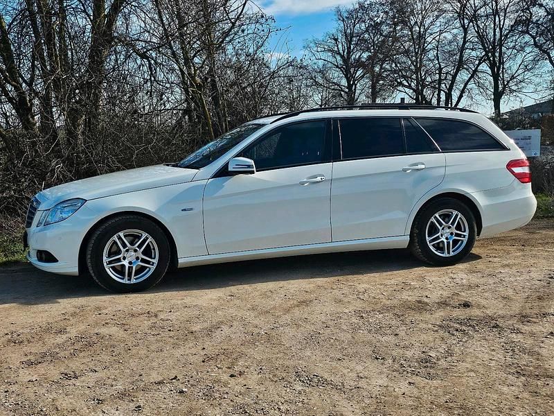 Gebraucht Mercedes E220 170 PS (125 kW) 2010 Weiß Kombi