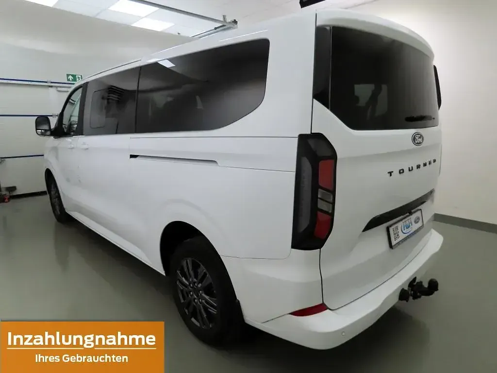 Gebraucht Ford Tourneo Custom Titanium 170 PS (125 kW) 2025 Frostweiß Van