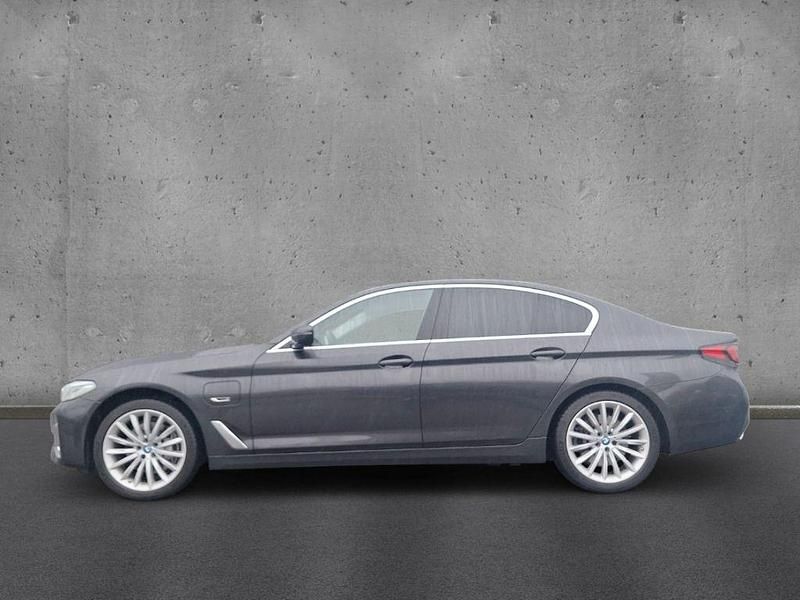 Gebraucht BMW 545e Luxury Line 286 PS (210 kW) 2022 Grau Limousine