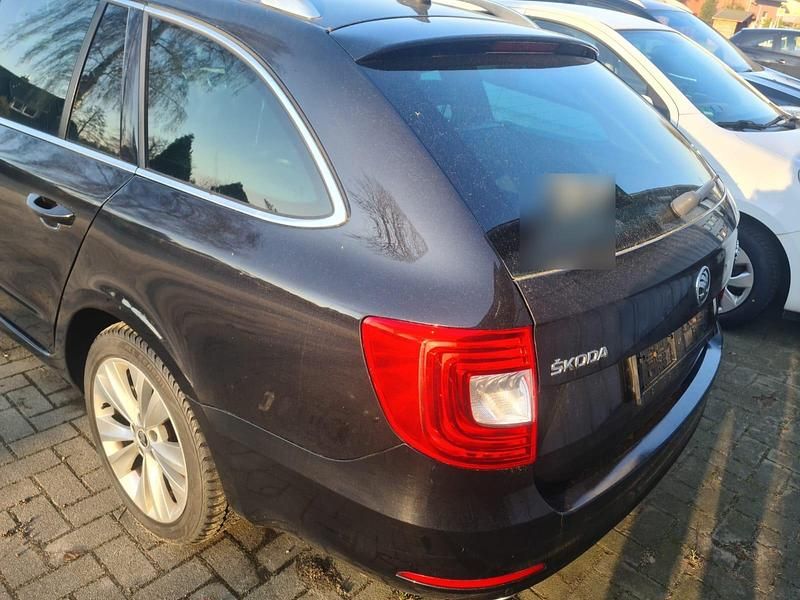 Gebraucht Skoda Superb 140 PS (102 kW) 2014 Schwarz Kombi
