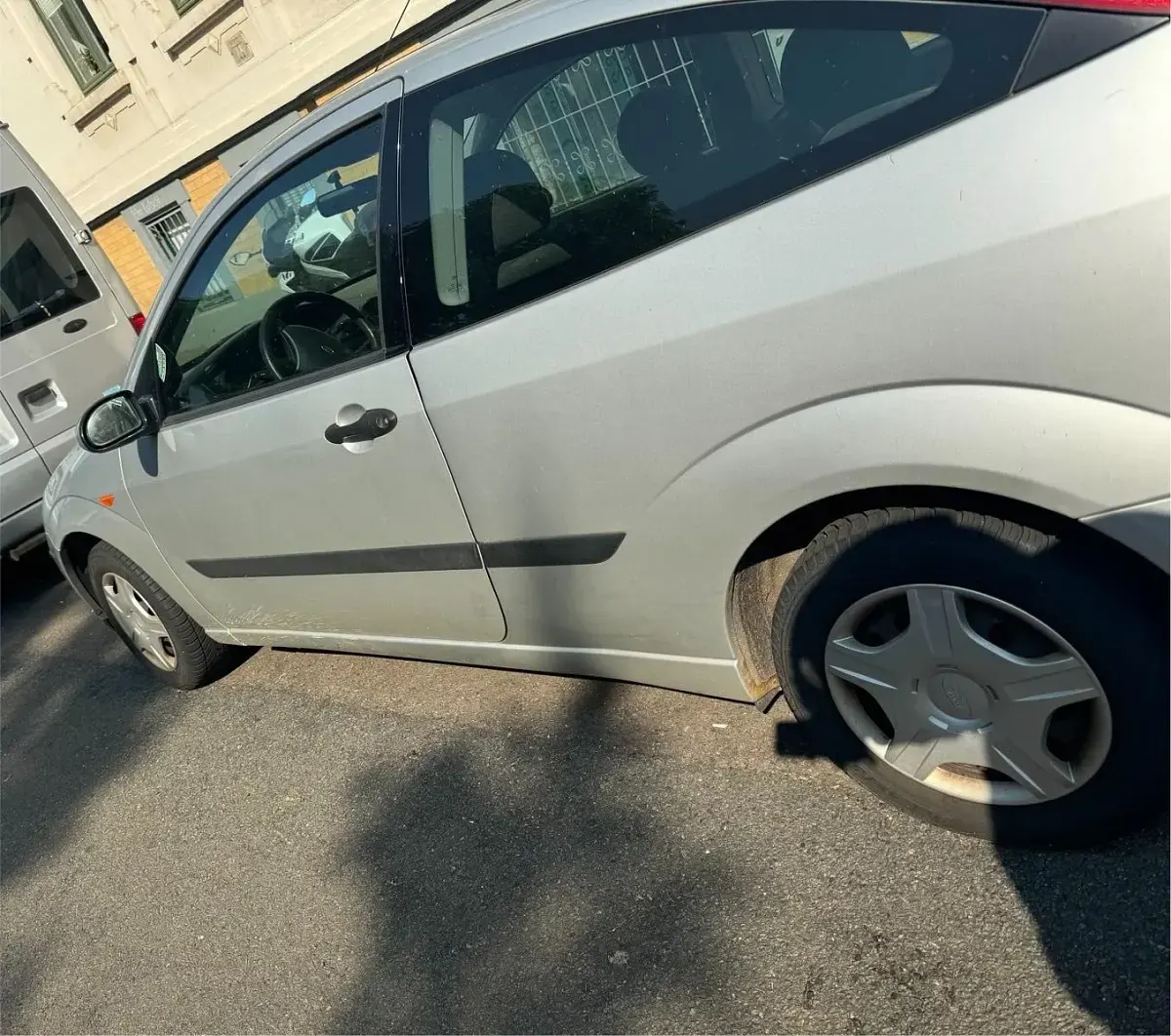 Gebraucht Ford Focus 75 PS (55 kW) 2001 Silber Kleinwagen