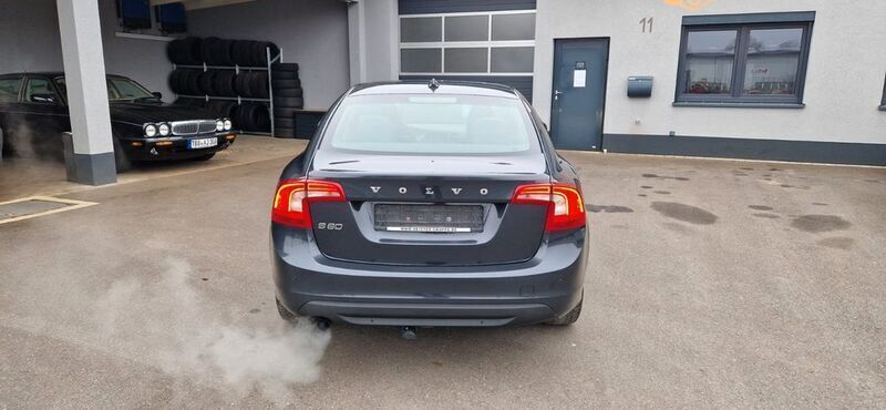 Schwarz Gebraucht 2010 Volvo S60 Momentum Limousine | 7.000 € (Guter Preis) - Bild 1/4