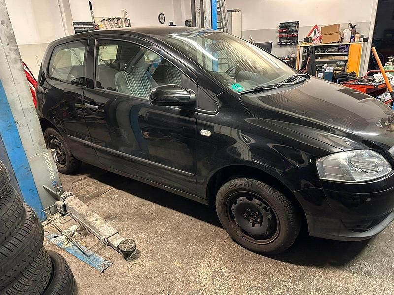 Second-hand VW Fox 60 CP (44 kW) 2008 Negru Hatchback