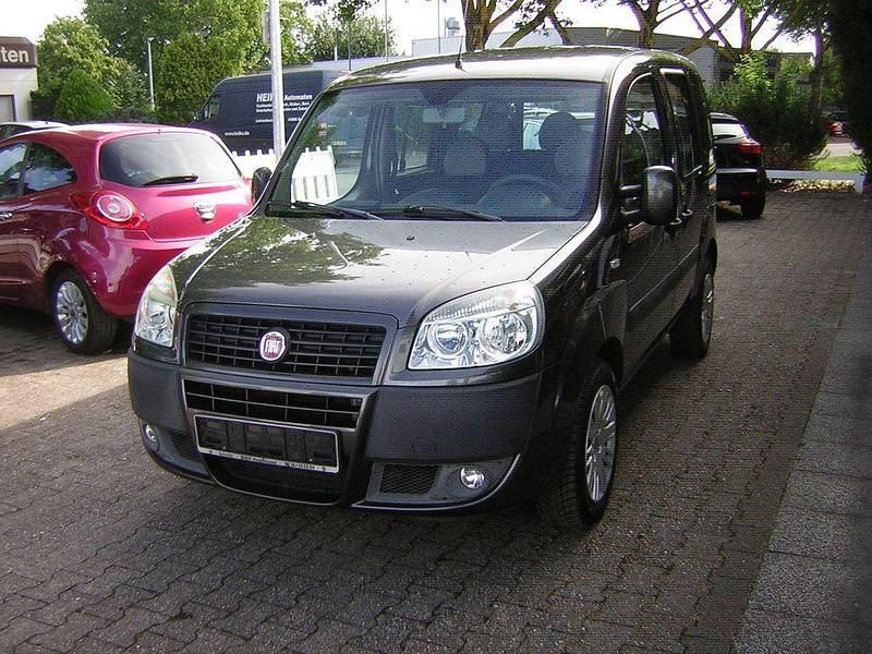Grau Gebraucht 2008 Fiat Doblò Dynamic Van / Kleinbus | 5.950 € (Etwas zu teuer) - Bild 1/4