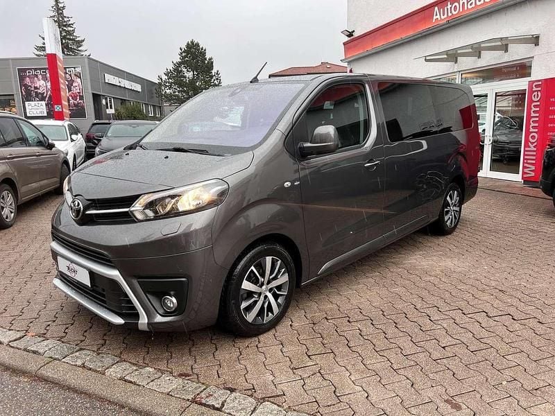 Gebraucht Toyota Proace Verso Comfort 144 PS (105 kW) 2022 Grau Kombi
