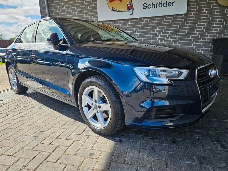 Kosmosblau Gebraucht 2020 Audi A3 Basis Limousine | 19.690 € (Guter Preis) - Bild 1/4