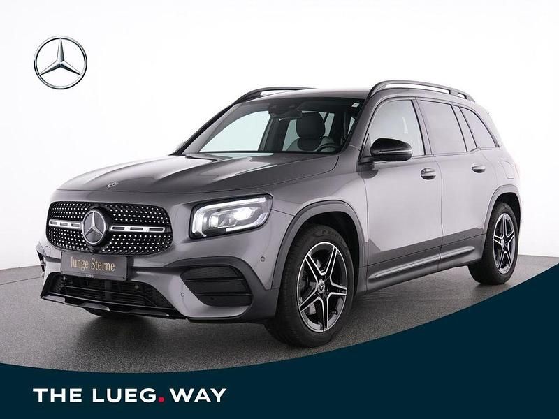 Grau metalliclack mountaingrau Gebraucht 2020 Mercedes GLB200 AMG SUV | 33.950 € (Fairer Preis) - Bild 1/4
