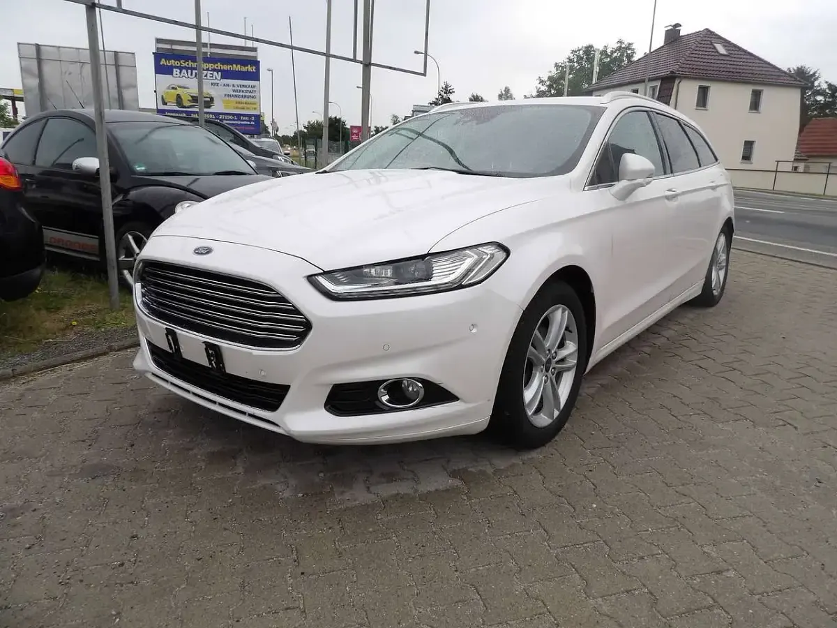 Gebraucht Ford Mondeo Titanium 179 PS (131 kW) 2015 Arktisweiß (metallic) Kombi