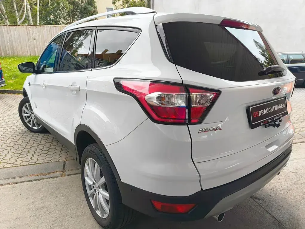 Gebraucht Ford Kuga 150 PS (110 kW) 2019 Weiß SUV