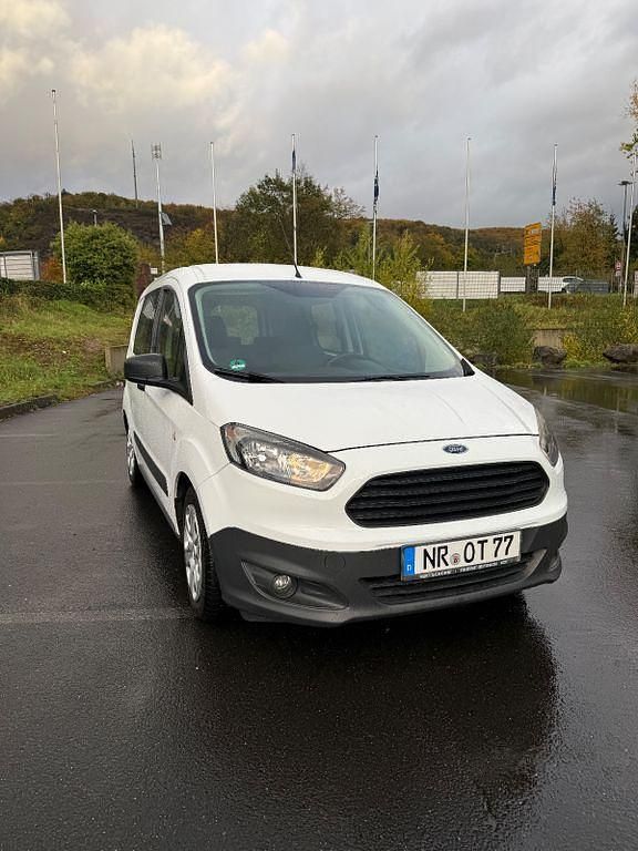 Weiß Gebraucht 2015 Ford Tourneo Courier Ambiente Van / Kleinbus | 5.600 € (Superpreis) - Bild 1/4