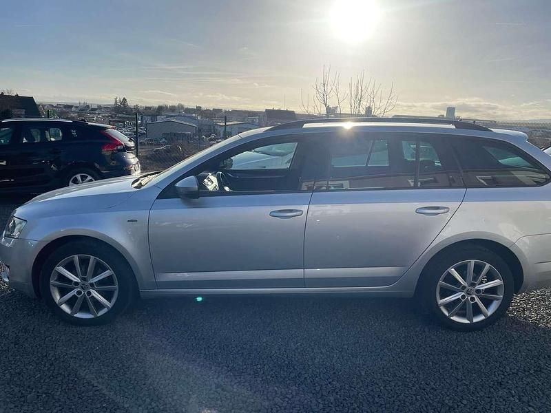 Gebraucht Skoda Octavia Joy 110 PS (80 kW) 2016 Brilliantsilber metallic Kombi