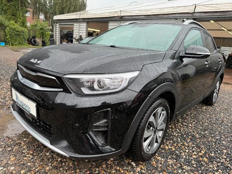 Schwarz Gebraucht 2022 Kia Stonic Vision SUV | 15.990 € (Guter Preis) - Bild 1/4