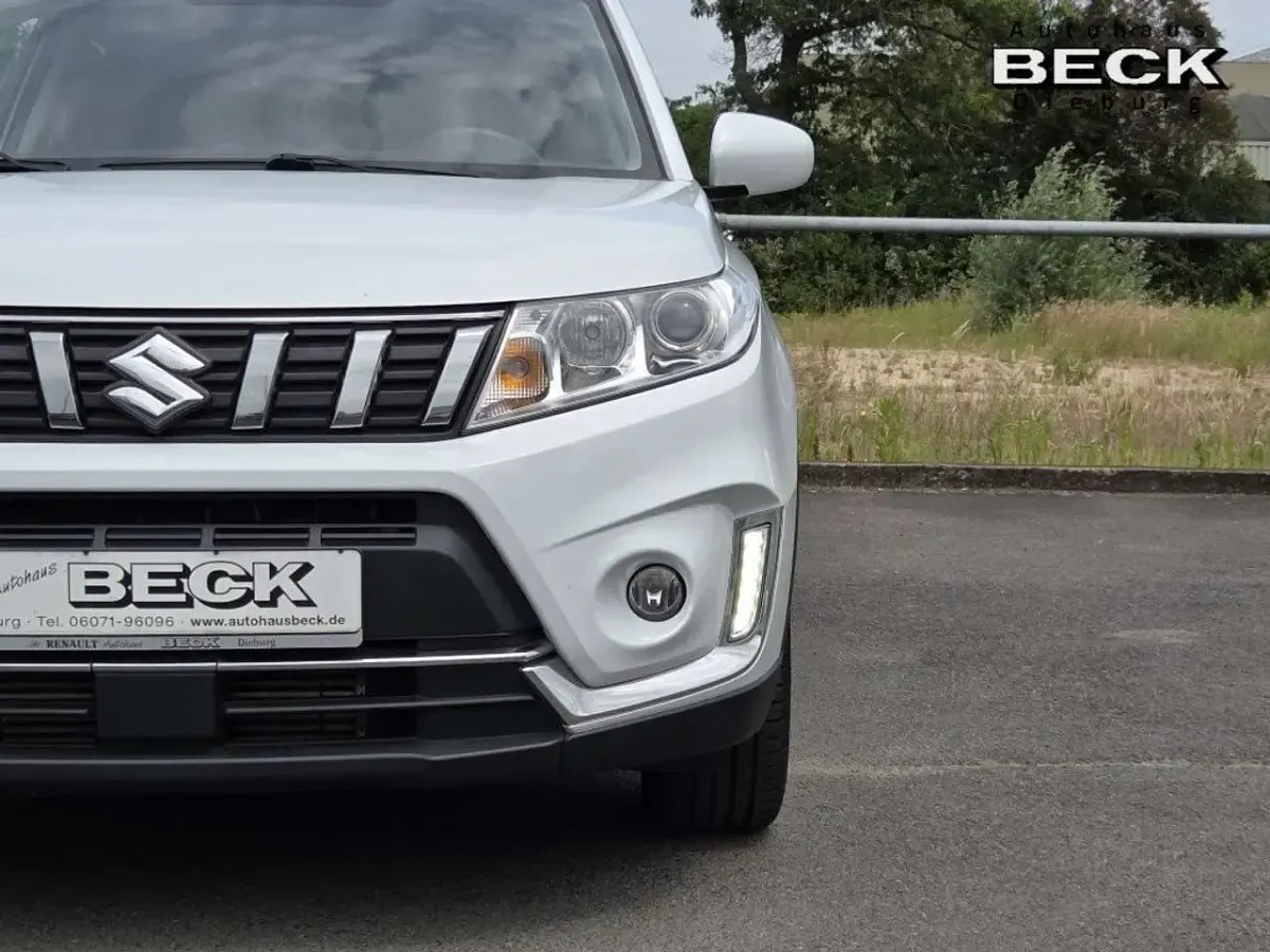 Gebraucht Suzuki Vitara 140 PS (102 kW) 2018 Weiß SUV