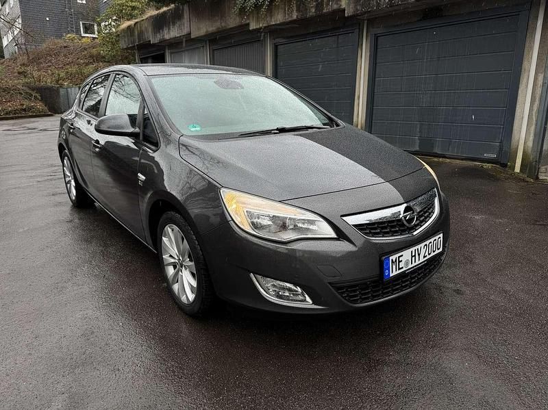 Gebraucht Opel Astra Selection 75 PS (55 kW) 2012 Limousine