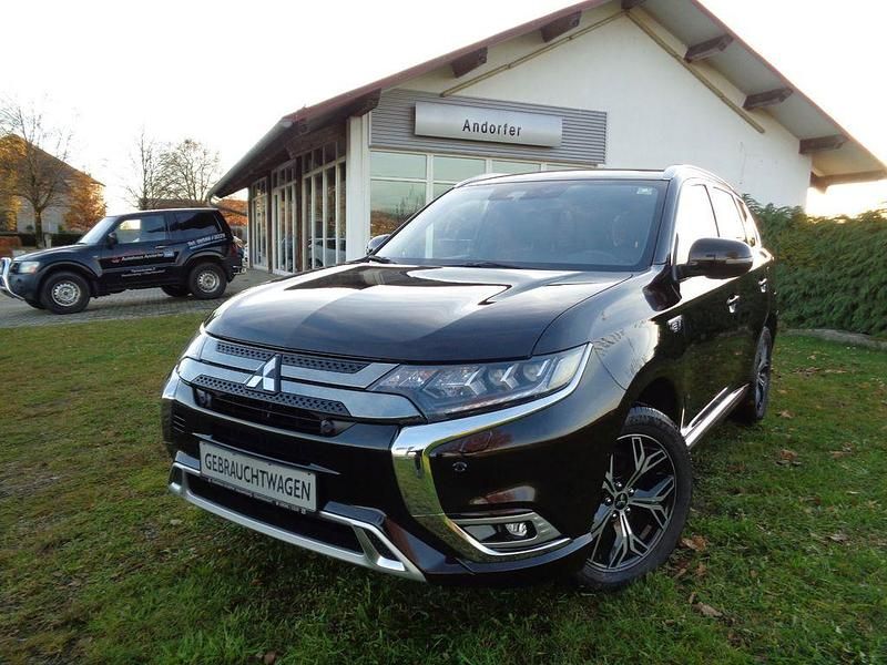 Schwarz Gebraucht 2020 Mitsubishi Outlander P-HEV Top SUV | 24.500 € (Fairer Preis) - Bild 1/4