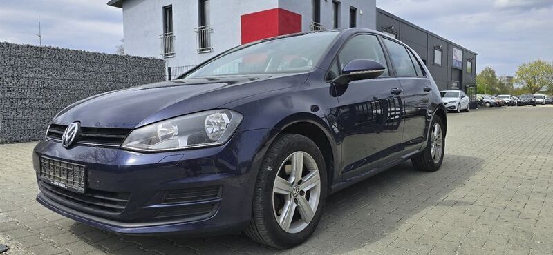 Blau Gebraucht 2014 VW Golf VII Comfortline Limousine | 6.490 € (Fairer Preis) - Bild 1/4