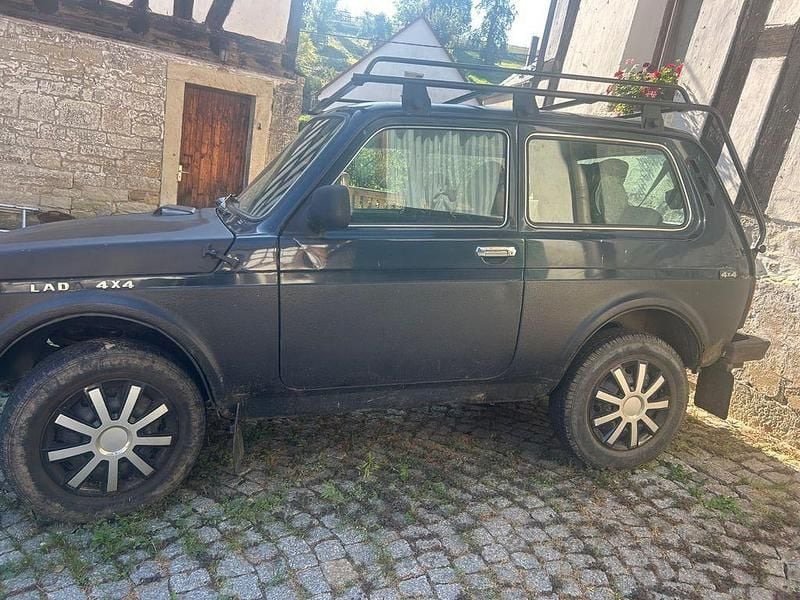 Gebraucht Lada niva 83 PS (61 kW) 2012 Schwarz SUV
