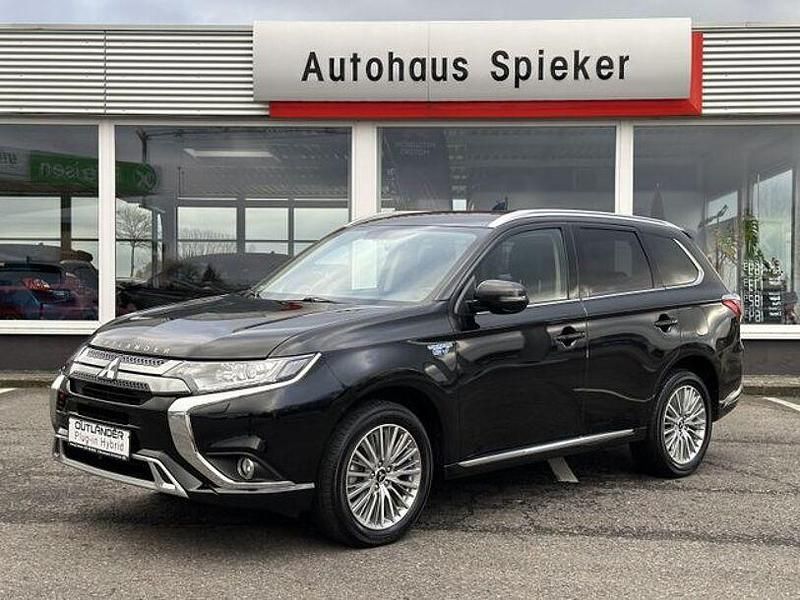 Pantherschwarz (p) Gebraucht 2021 Mitsubishi Outlander P-HEV Spirit SUV | 26.490 € (Fairer Preis) - Bild 1/4