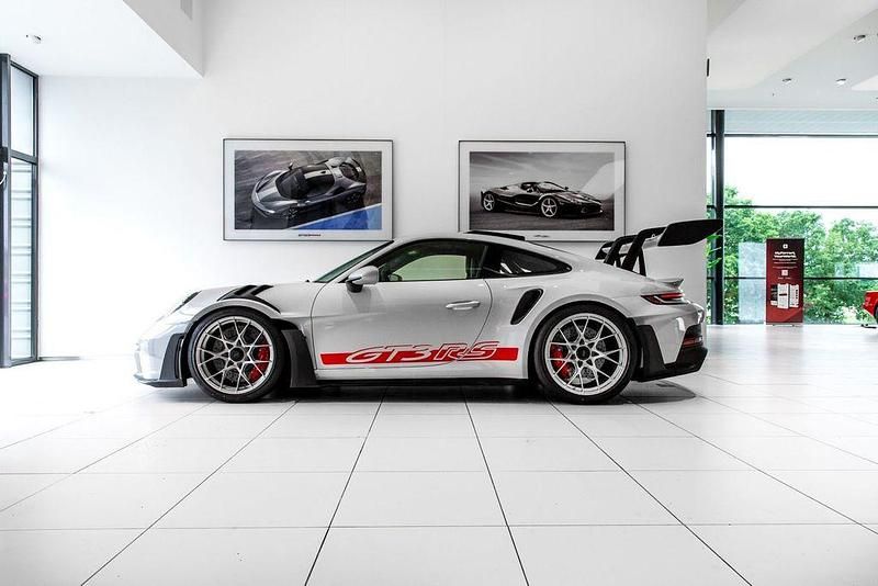 Grau Gebraucht 2024 Porsche 911 GT3 RS Coupé | 314.600 € (Fairer Preis) - Bild 1/4