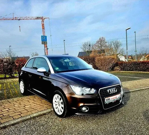 Gebraucht Audi A1 Attraction 86 PS (63 kW) 2012 Teakbraun metallic Kleinwagen