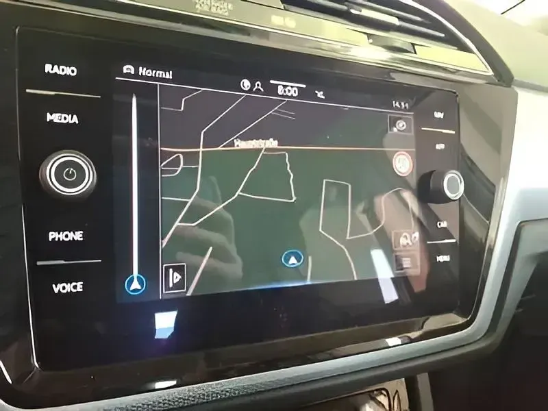Gebraucht VW Touran 150 PS (110 kW) 2025 Weiß Van / Kleinbus