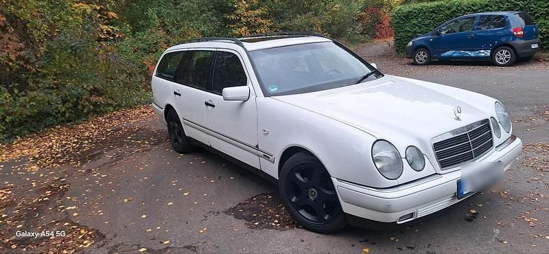 Gebraucht Mercedes 230 150 PS (110 kW) 1996 Weiß Kombi